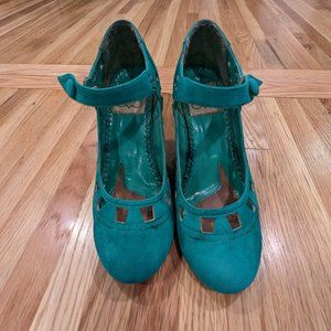 Bettie Page, Vintage style pumps, Size 8, teal
